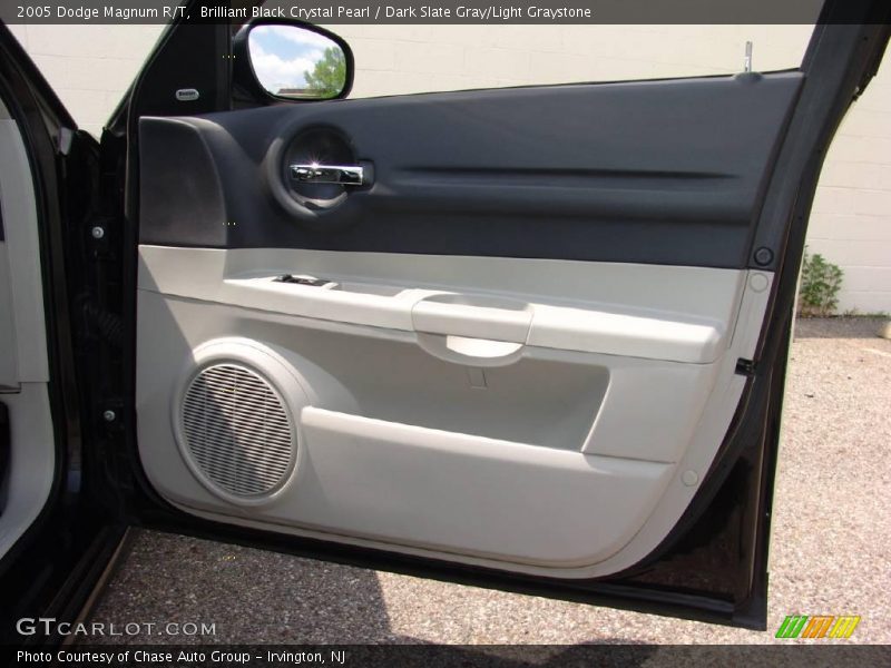 Brilliant Black Crystal Pearl / Dark Slate Gray/Light Graystone 2005 Dodge Magnum R/T