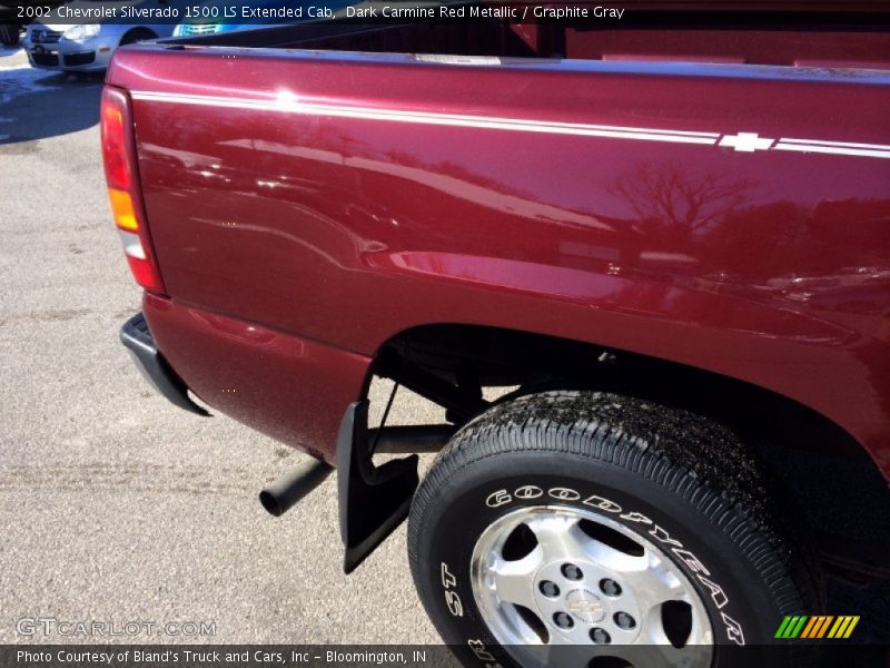 Dark Carmine Red Metallic / Graphite Gray 2002 Chevrolet Silverado 1500 LS Extended Cab