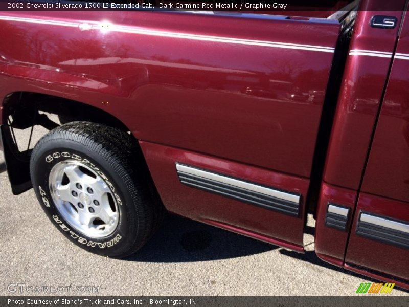 Dark Carmine Red Metallic / Graphite Gray 2002 Chevrolet Silverado 1500 LS Extended Cab