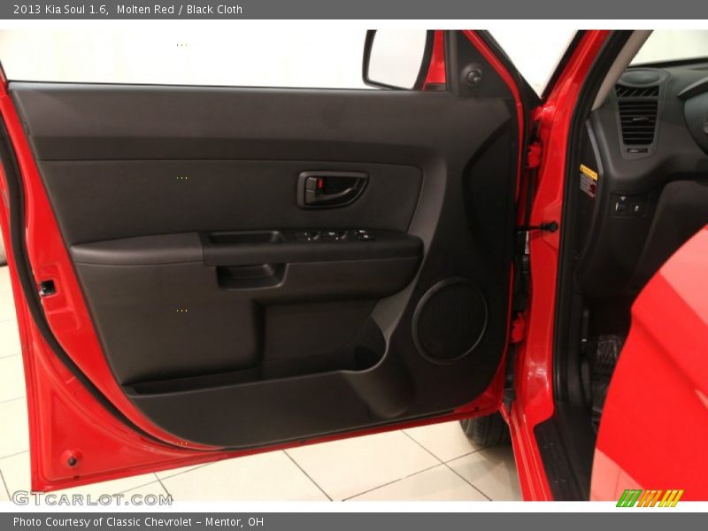 Molten Red / Black Cloth 2013 Kia Soul 1.6