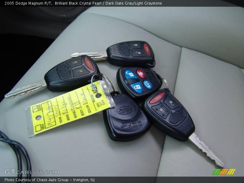 Brilliant Black Crystal Pearl / Dark Slate Gray/Light Graystone 2005 Dodge Magnum R/T