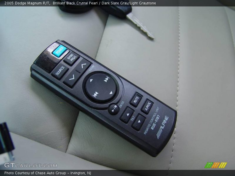 Brilliant Black Crystal Pearl / Dark Slate Gray/Light Graystone 2005 Dodge Magnum R/T