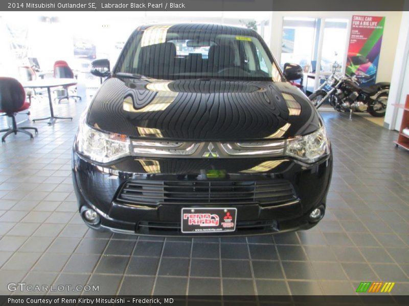 Labrador Black Pearl / Black 2014 Mitsubishi Outlander SE