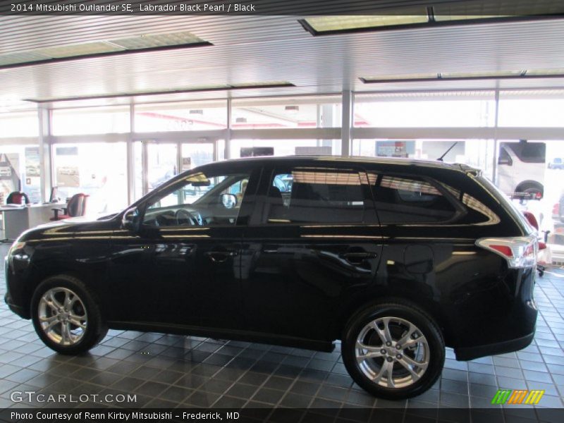  2014 Outlander SE Labrador Black Pearl