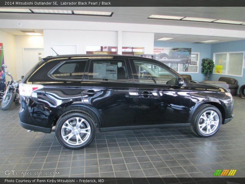  2014 Outlander SE Labrador Black Pearl