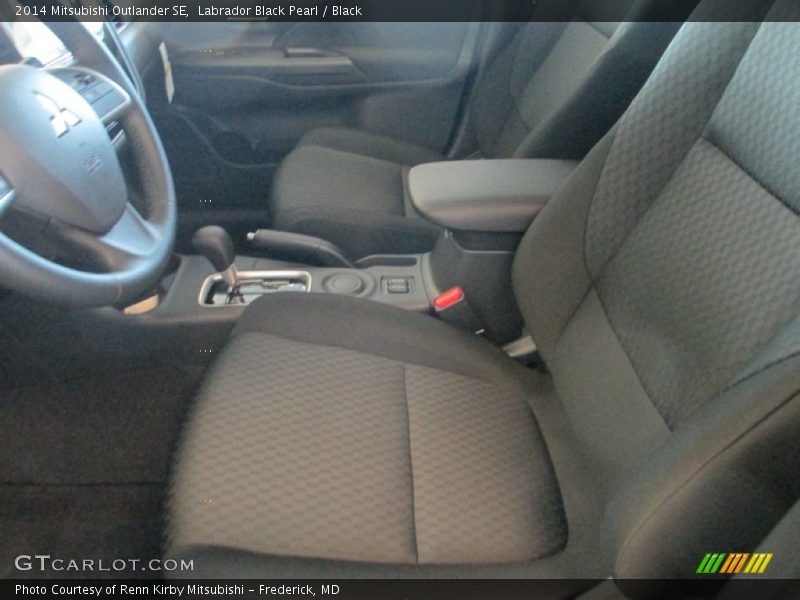 Labrador Black Pearl / Black 2014 Mitsubishi Outlander SE