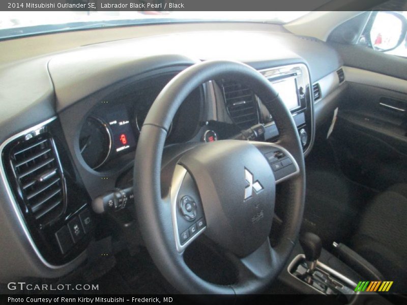 Labrador Black Pearl / Black 2014 Mitsubishi Outlander SE