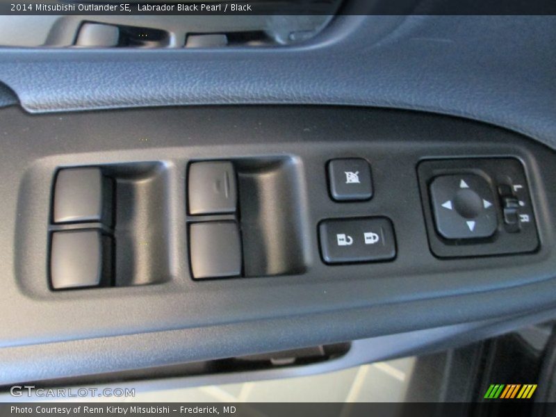 Labrador Black Pearl / Black 2014 Mitsubishi Outlander SE