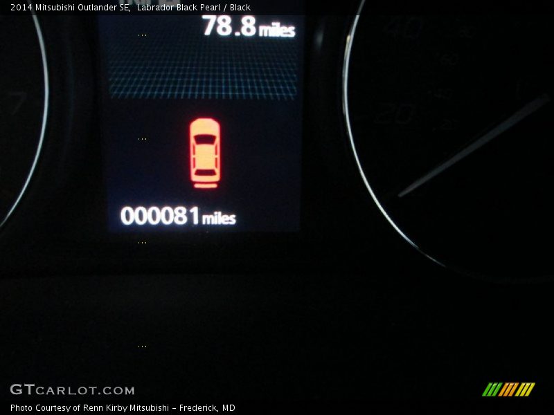 Labrador Black Pearl / Black 2014 Mitsubishi Outlander SE