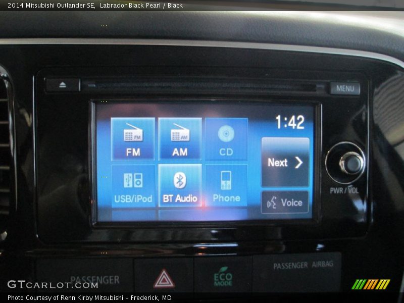 Labrador Black Pearl / Black 2014 Mitsubishi Outlander SE