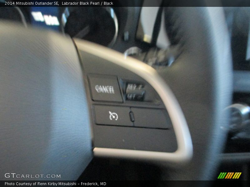 Labrador Black Pearl / Black 2014 Mitsubishi Outlander SE