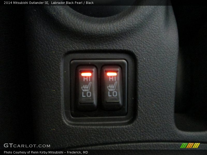 Labrador Black Pearl / Black 2014 Mitsubishi Outlander SE