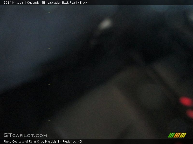 Labrador Black Pearl / Black 2014 Mitsubishi Outlander SE