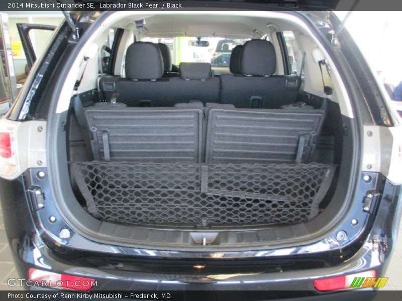 Labrador Black Pearl / Black 2014 Mitsubishi Outlander SE