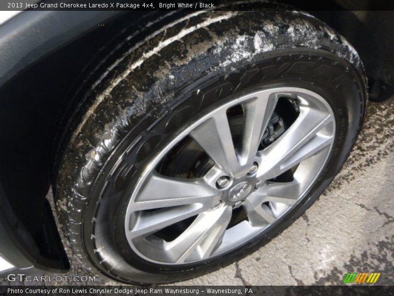 Bright White / Black 2013 Jeep Grand Cherokee Laredo X Package 4x4