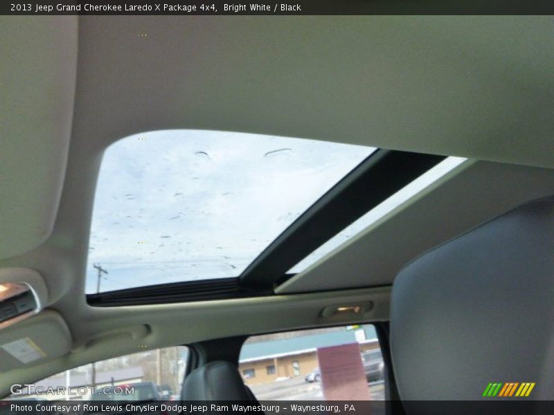 Bright White / Black 2013 Jeep Grand Cherokee Laredo X Package 4x4