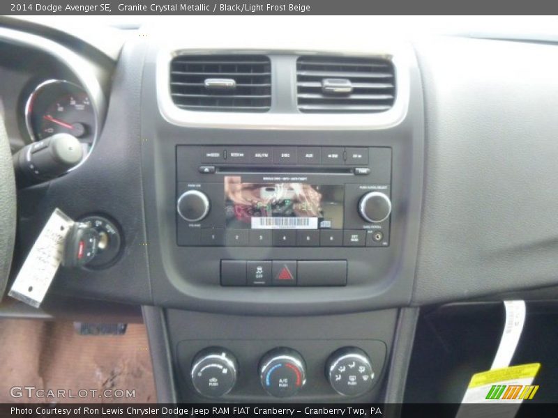 Granite Crystal Metallic / Black/Light Frost Beige 2014 Dodge Avenger SE