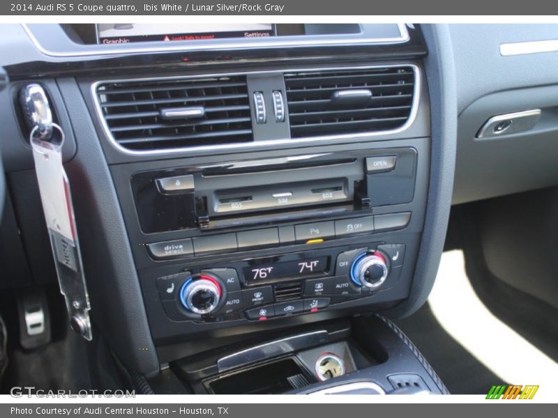 Controls of 2014 RS 5 Coupe quattro