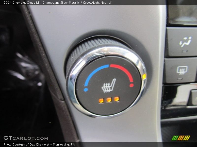 Champagne Silver Metallic / Cocoa/Light Neutral 2014 Chevrolet Cruze LT