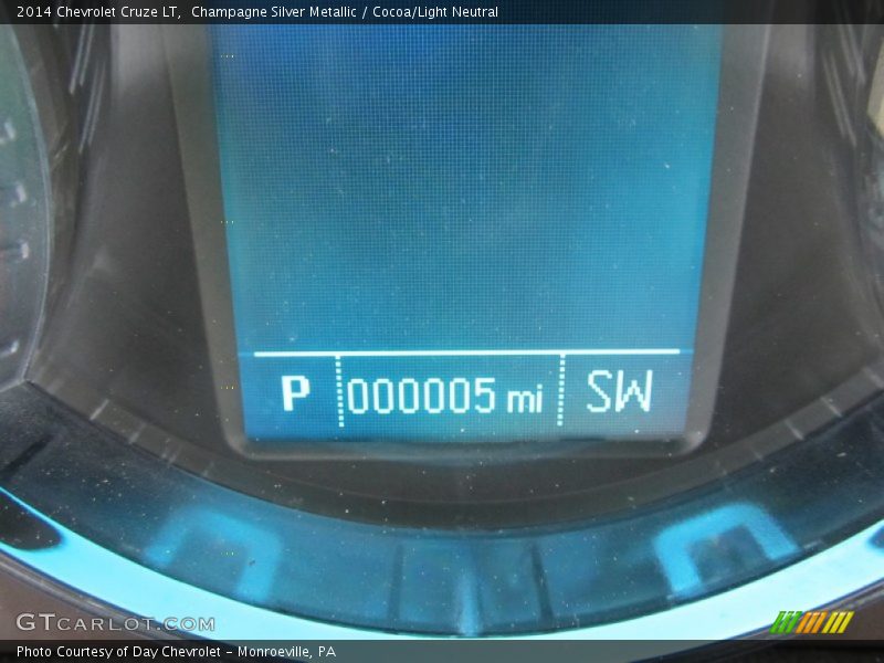 Champagne Silver Metallic / Cocoa/Light Neutral 2014 Chevrolet Cruze LT