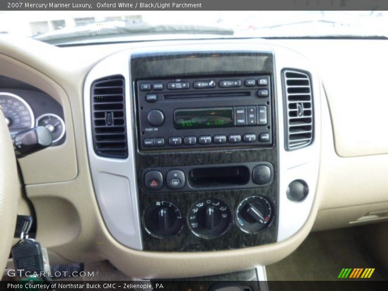 Oxford White / Black/Light Parchment 2007 Mercury Mariner Luxury