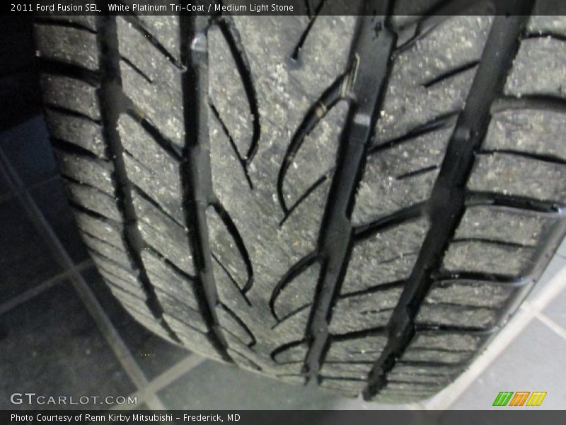 White Platinum Tri-Coat / Medium Light Stone 2011 Ford Fusion SEL
