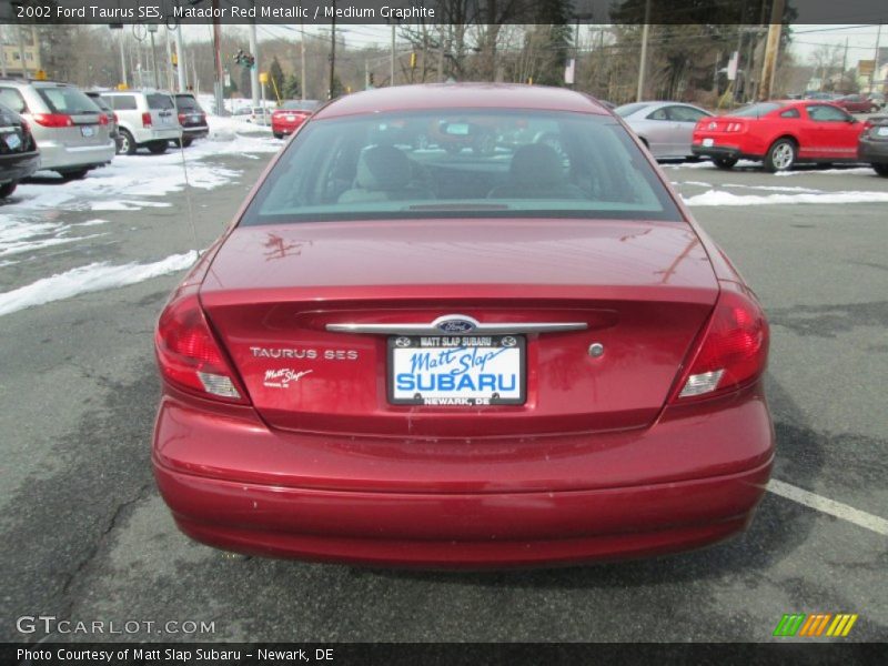 Matador Red Metallic / Medium Graphite 2002 Ford Taurus SES