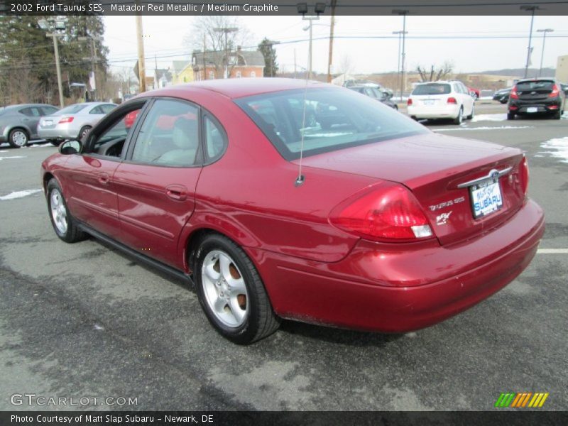 Matador Red Metallic / Medium Graphite 2002 Ford Taurus SES
