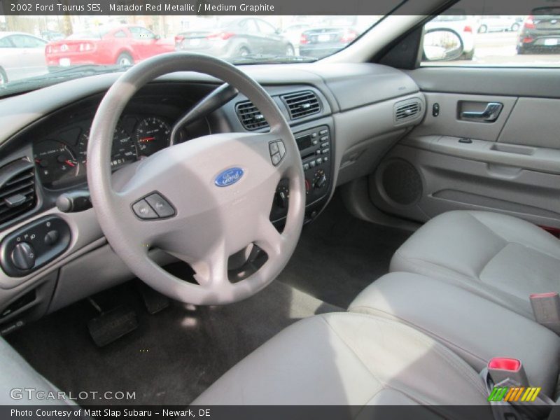 Matador Red Metallic / Medium Graphite 2002 Ford Taurus SES