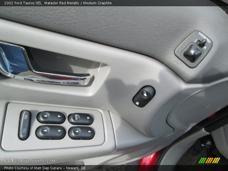 Matador Red Metallic / Medium Graphite 2002 Ford Taurus SES