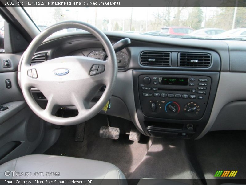 Matador Red Metallic / Medium Graphite 2002 Ford Taurus SES
