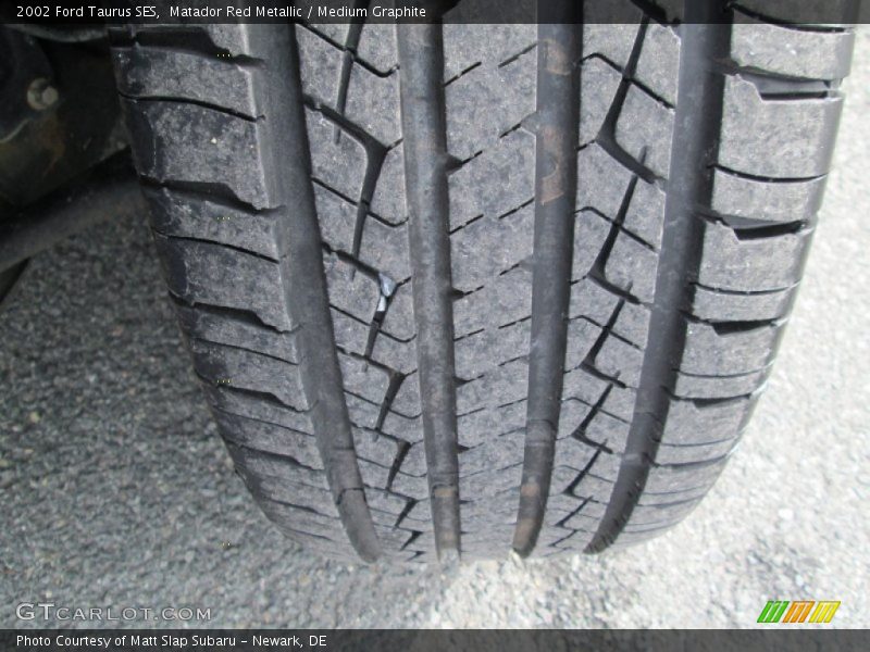 Matador Red Metallic / Medium Graphite 2002 Ford Taurus SES