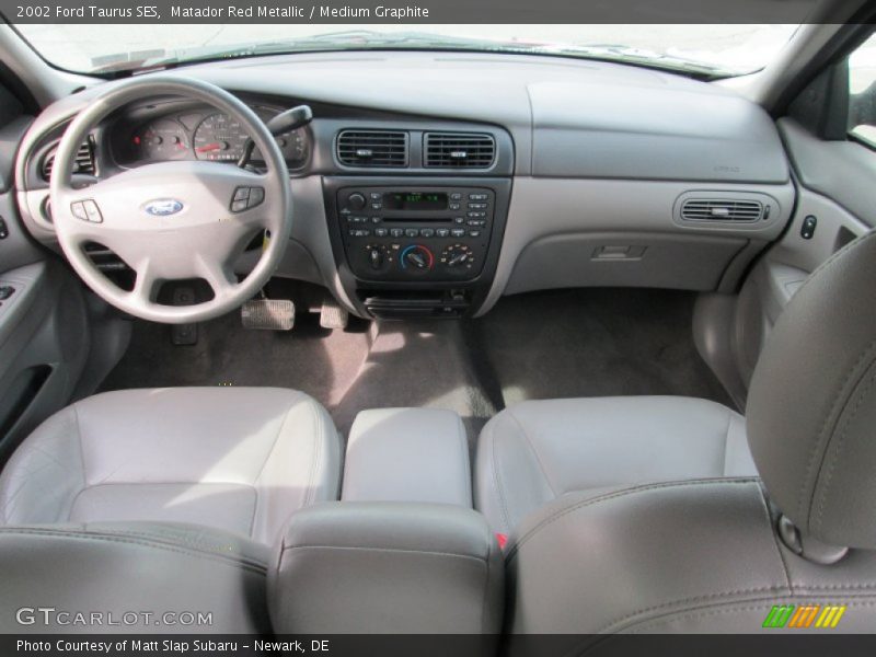 Matador Red Metallic / Medium Graphite 2002 Ford Taurus SES