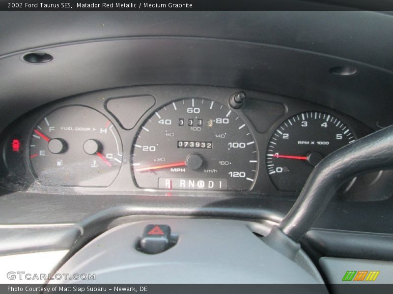 Matador Red Metallic / Medium Graphite 2002 Ford Taurus SES