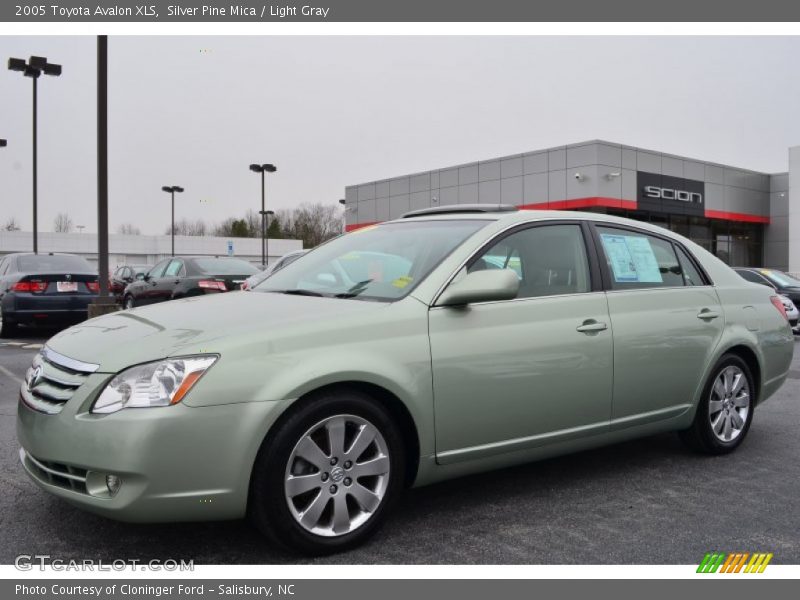 Silver Pine Mica / Light Gray 2005 Toyota Avalon XLS