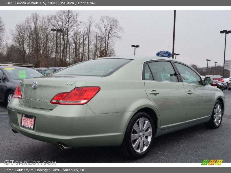 Silver Pine Mica / Light Gray 2005 Toyota Avalon XLS