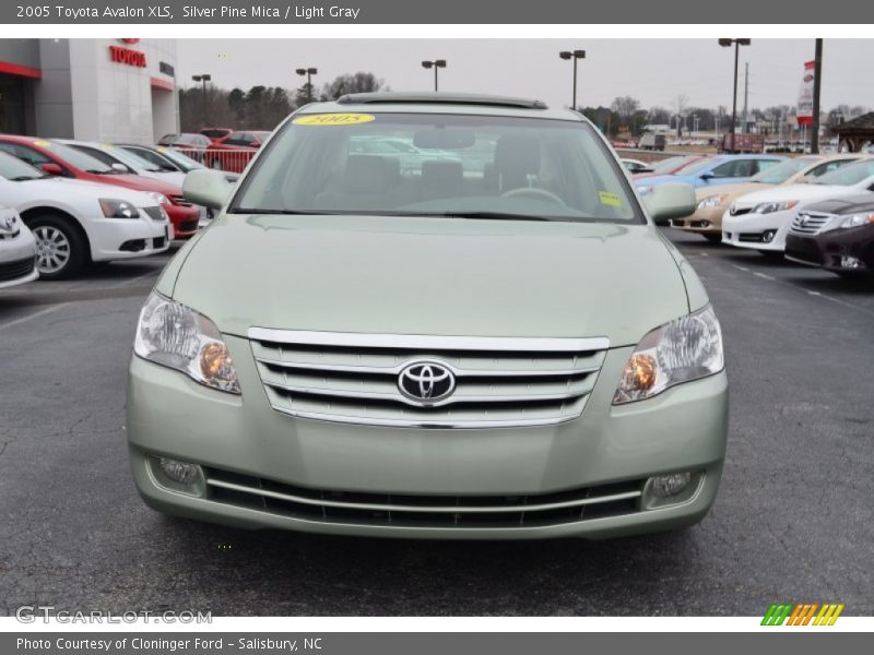 Silver Pine Mica / Light Gray 2005 Toyota Avalon XLS