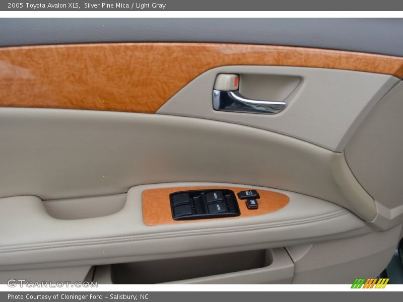 Silver Pine Mica / Light Gray 2005 Toyota Avalon XLS