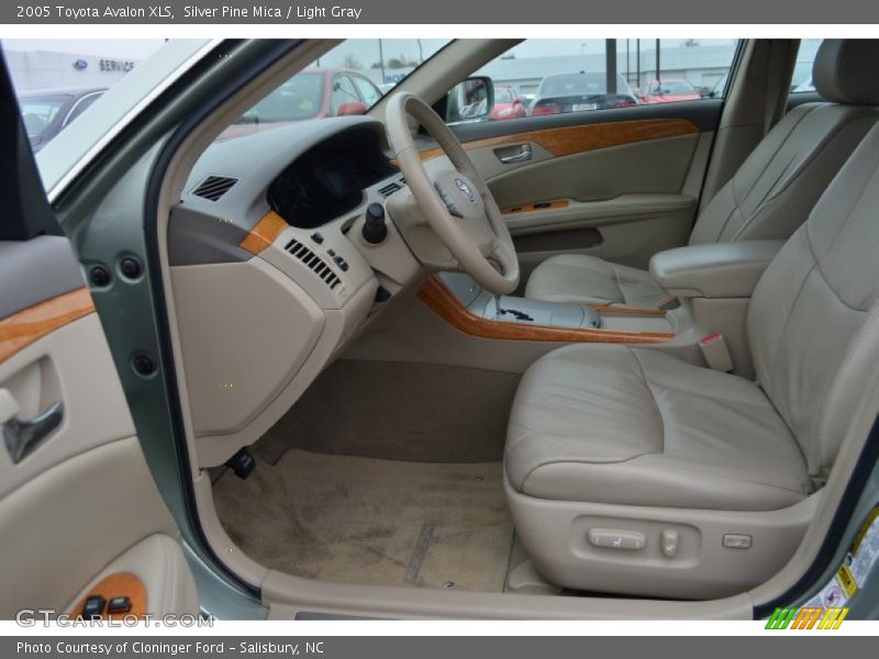 Silver Pine Mica / Light Gray 2005 Toyota Avalon XLS