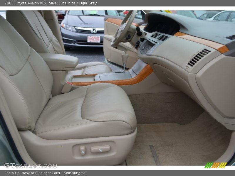 Silver Pine Mica / Light Gray 2005 Toyota Avalon XLS