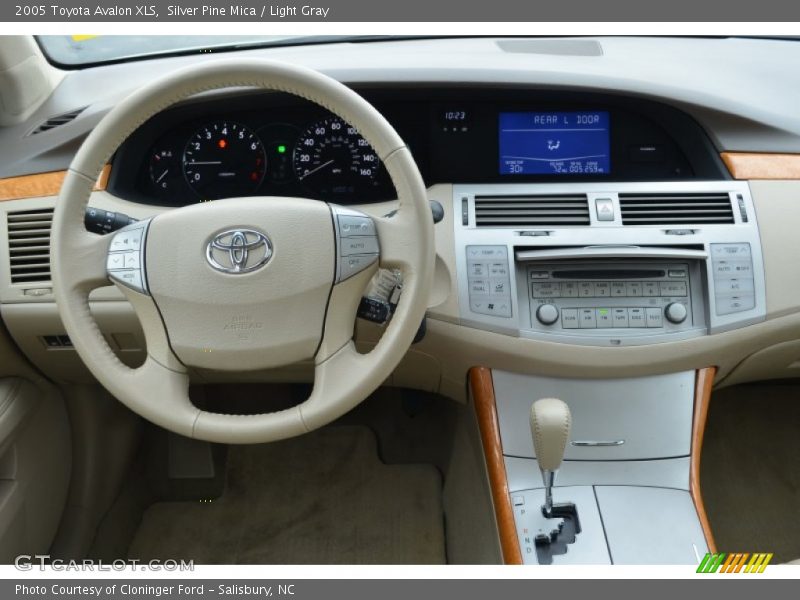 Silver Pine Mica / Light Gray 2005 Toyota Avalon XLS
