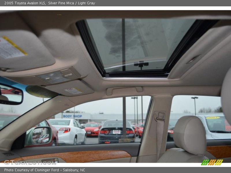 Silver Pine Mica / Light Gray 2005 Toyota Avalon XLS