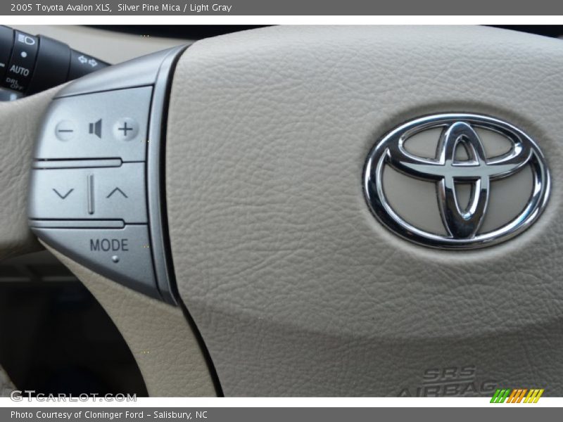Silver Pine Mica / Light Gray 2005 Toyota Avalon XLS
