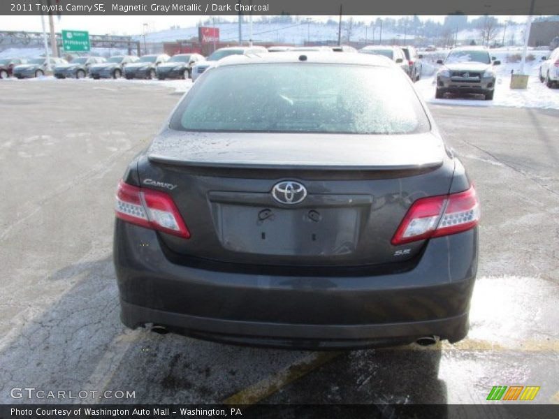 Magnetic Gray Metallic / Dark Charcoal 2011 Toyota Camry SE
