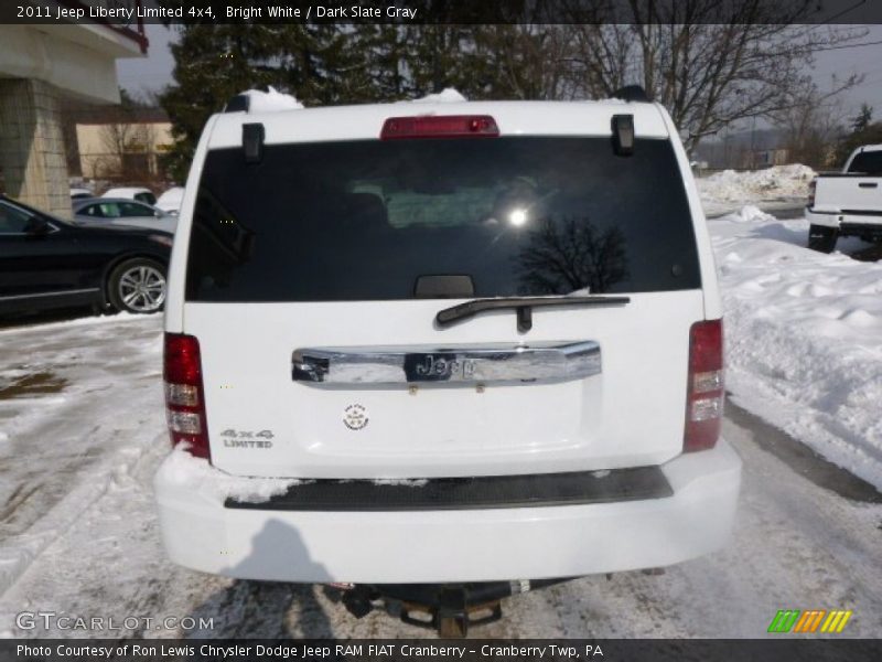 Bright White / Dark Slate Gray 2011 Jeep Liberty Limited 4x4