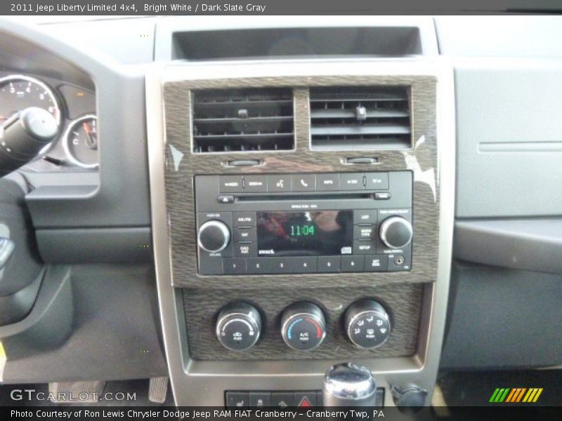 Bright White / Dark Slate Gray 2011 Jeep Liberty Limited 4x4