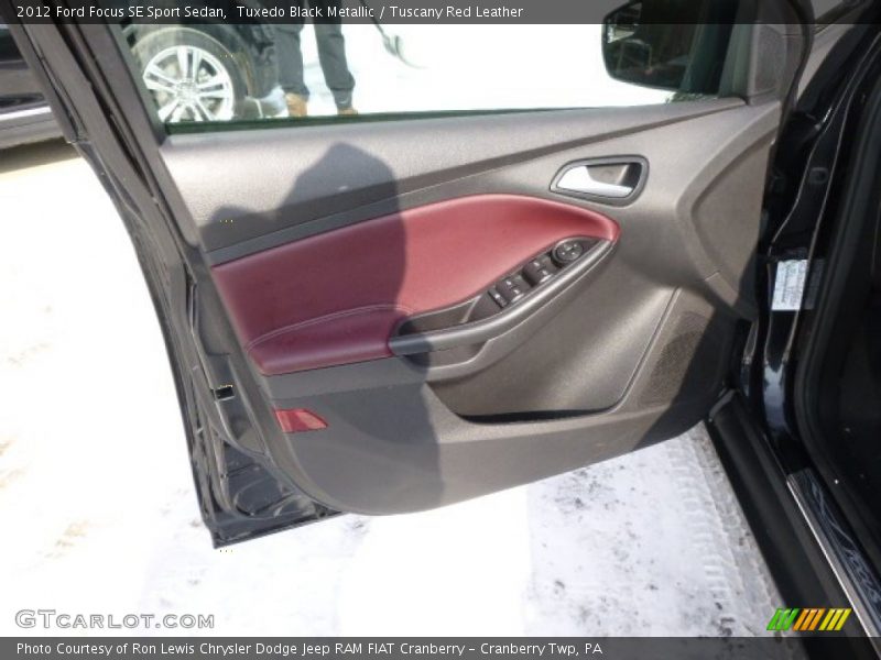 Tuxedo Black Metallic / Tuscany Red Leather 2012 Ford Focus SE Sport Sedan