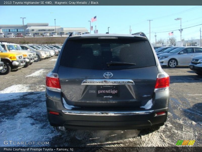 Magnetic Gray Metallic / Black 2013 Toyota Highlander SE 4WD