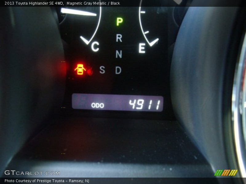 Magnetic Gray Metallic / Black 2013 Toyota Highlander SE 4WD
