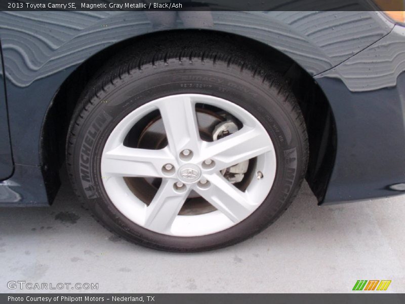 Magnetic Gray Metallic / Black/Ash 2013 Toyota Camry SE